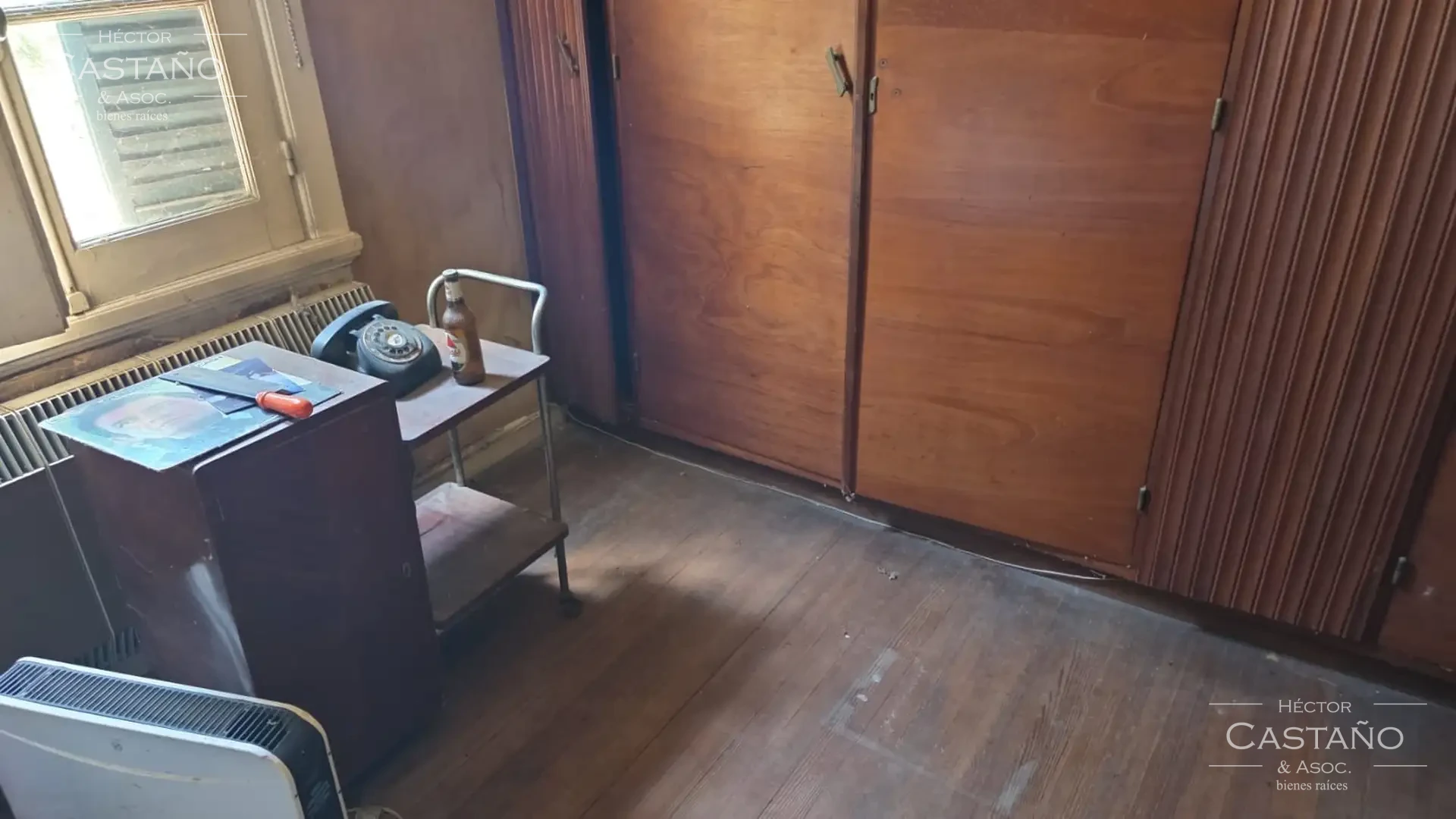Clásica casa neocolonial con jardín, quincho y cochera en Florida Mitre