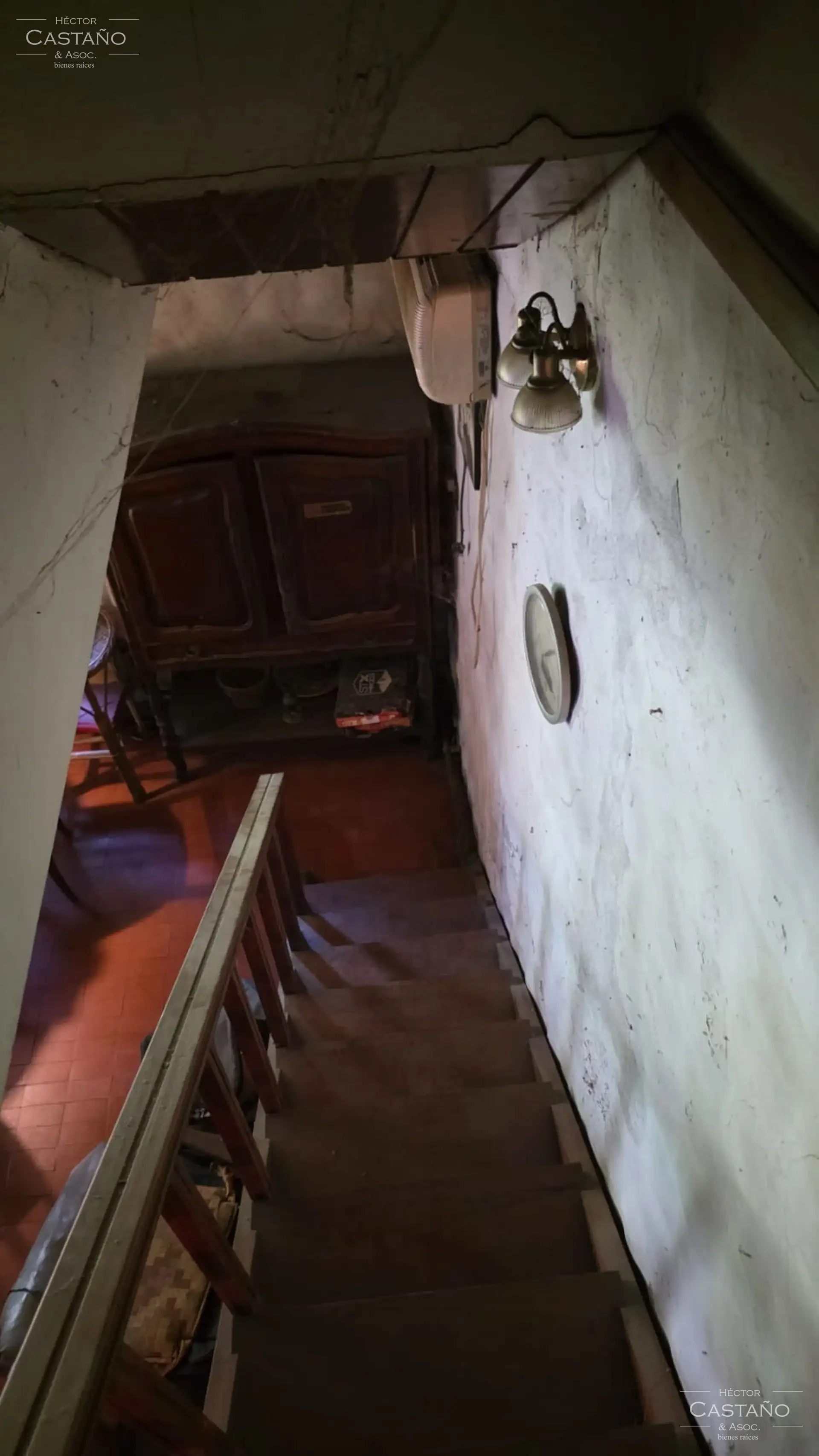 Clásica casa neocolonial con jardín, quincho y cochera en Florida Mitre