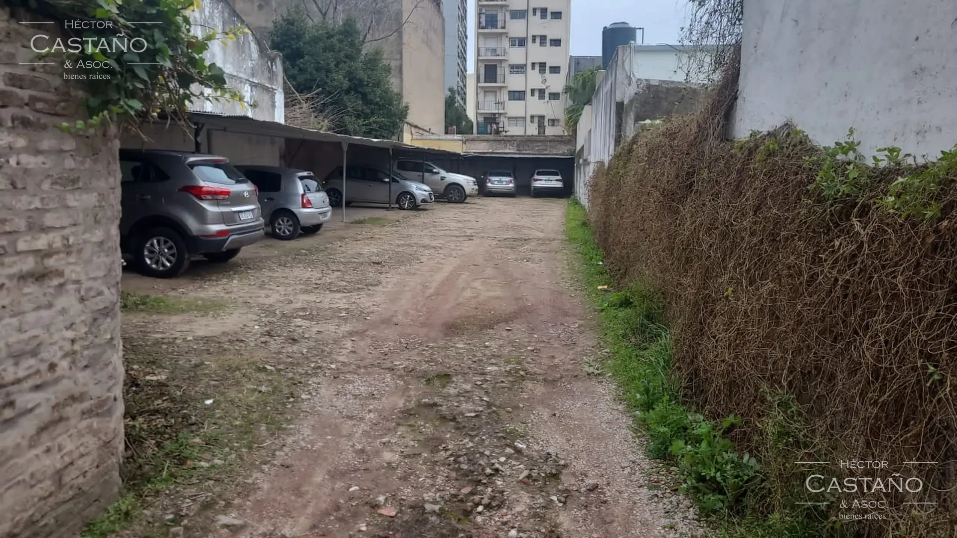 Excelente propiedad en punto estratégico de movilidad. Lote de 538m2 Oficinas de 60m cub. libres 479