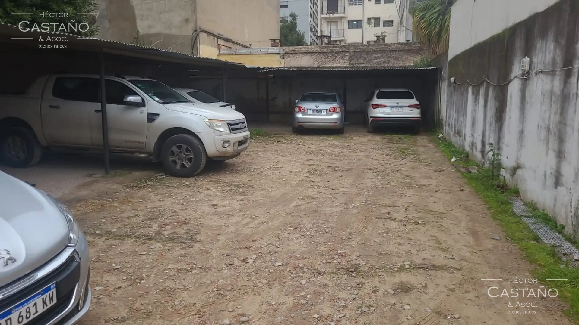 Excelente propiedad en punto estratégico de movilidad. Lote de 538m2 Oficinas de 60m cub. libres 479