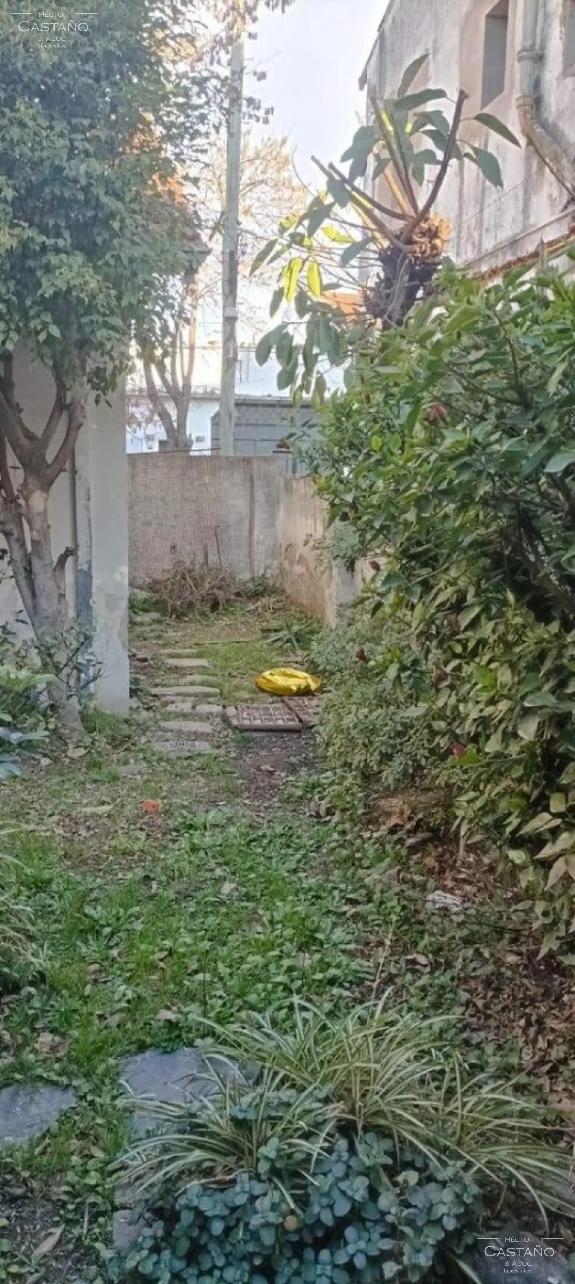 Sólida casa de 6 ambientes en excelente zona de Florida - Garage - 2 baños y 1 toilette