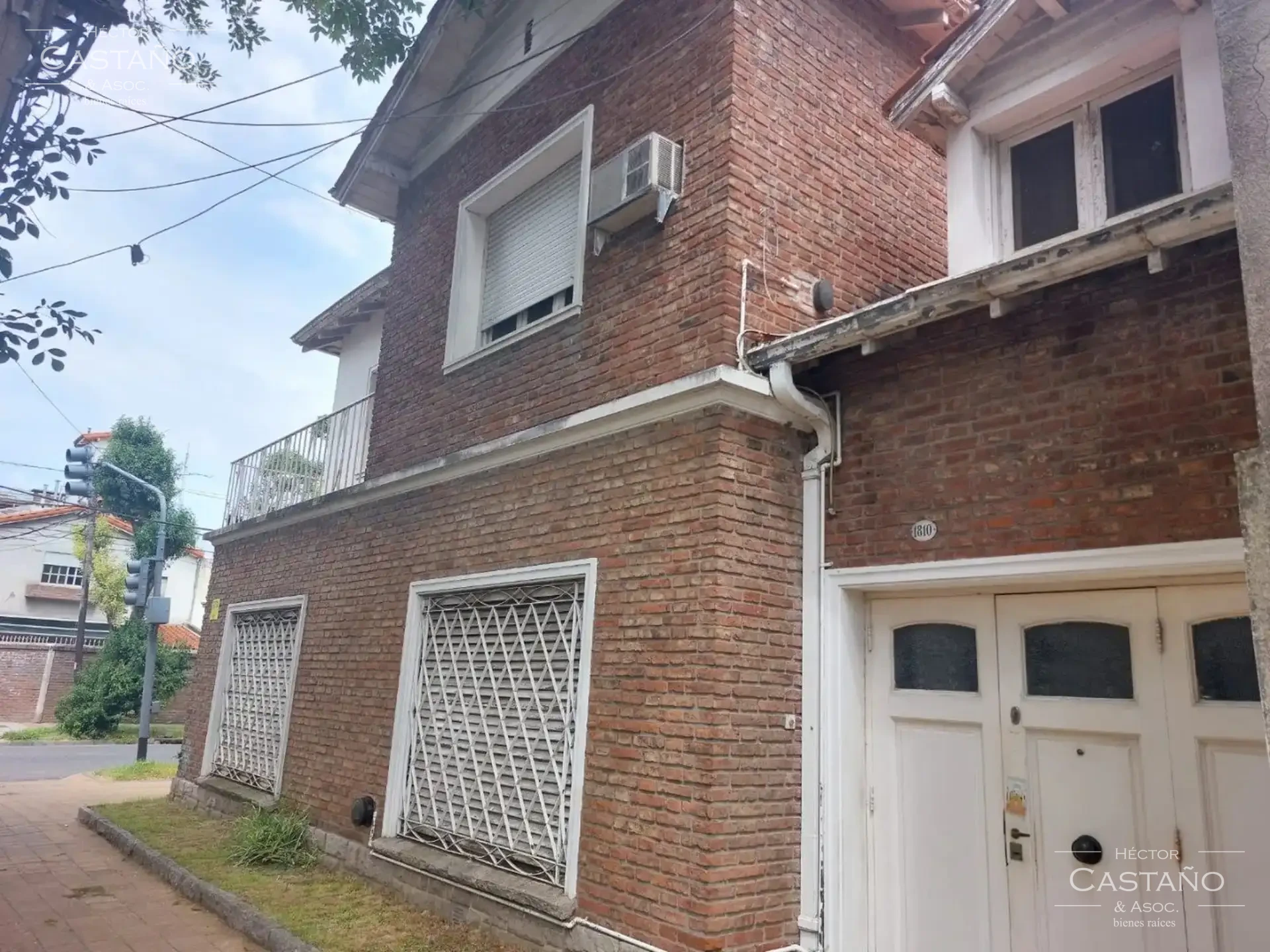 Sólida casa de 6 ambientes en excelente zona de Florida - Garage - 2 baños y 1 toilette