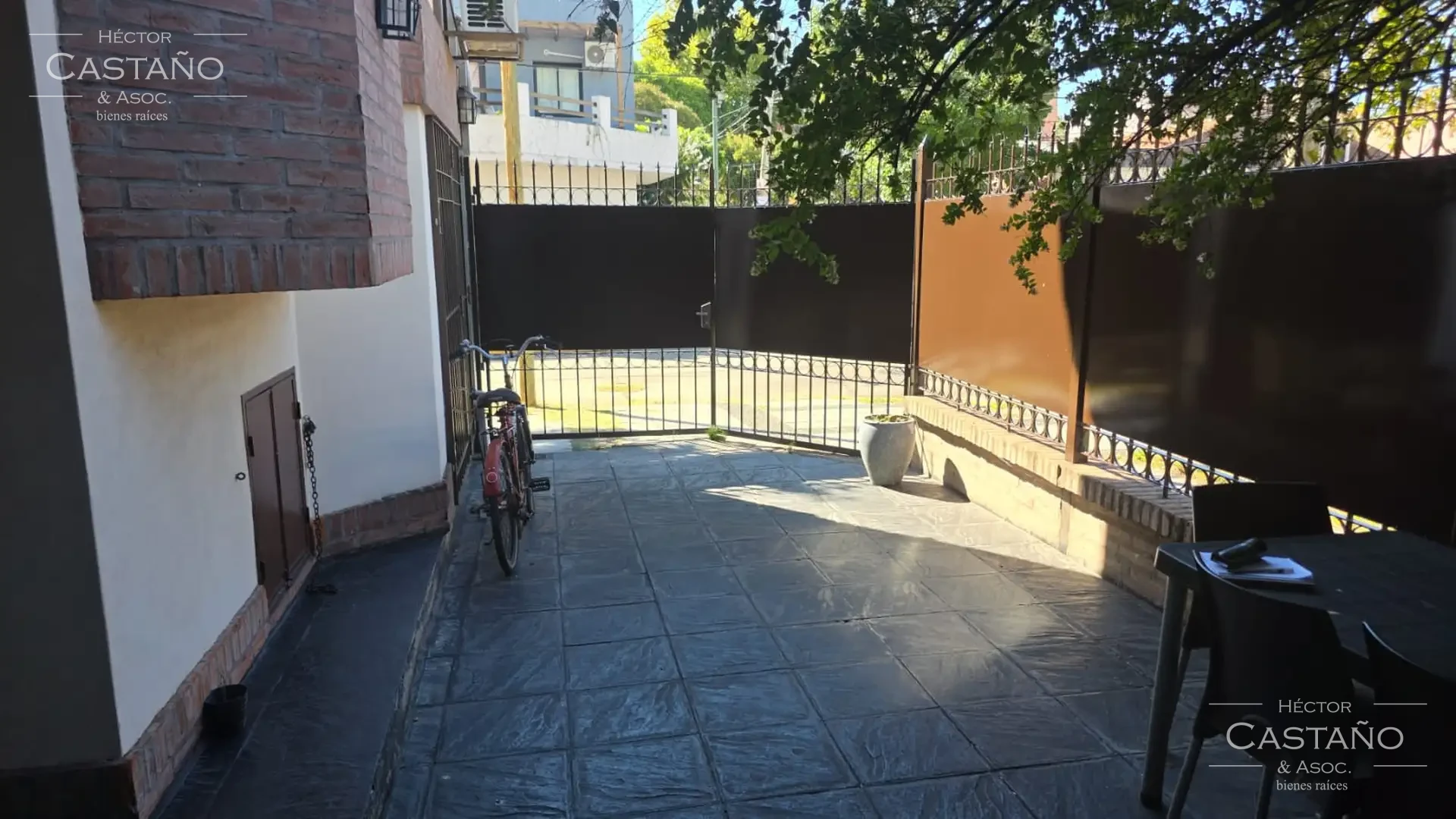 Florida Casa tipo duplex en venta en Florida cerca de estación Juan B Justo 4 ambientes mas playroom