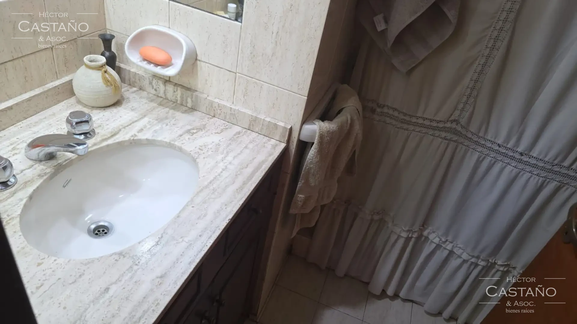Florida Casa tipo duplex en venta en Florida cerca de estación Juan B Justo 4 ambientes mas playroom