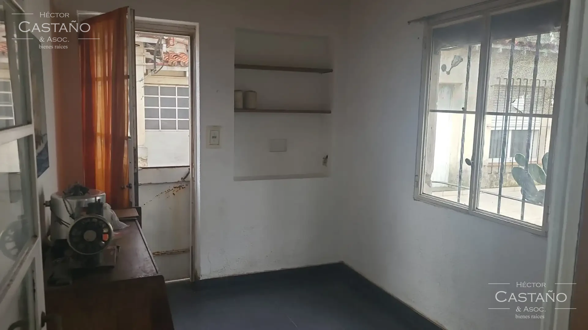 Villa Martelli - APTO para todo tipo de uso.- 3 ambientes - cocina y baño. Garage