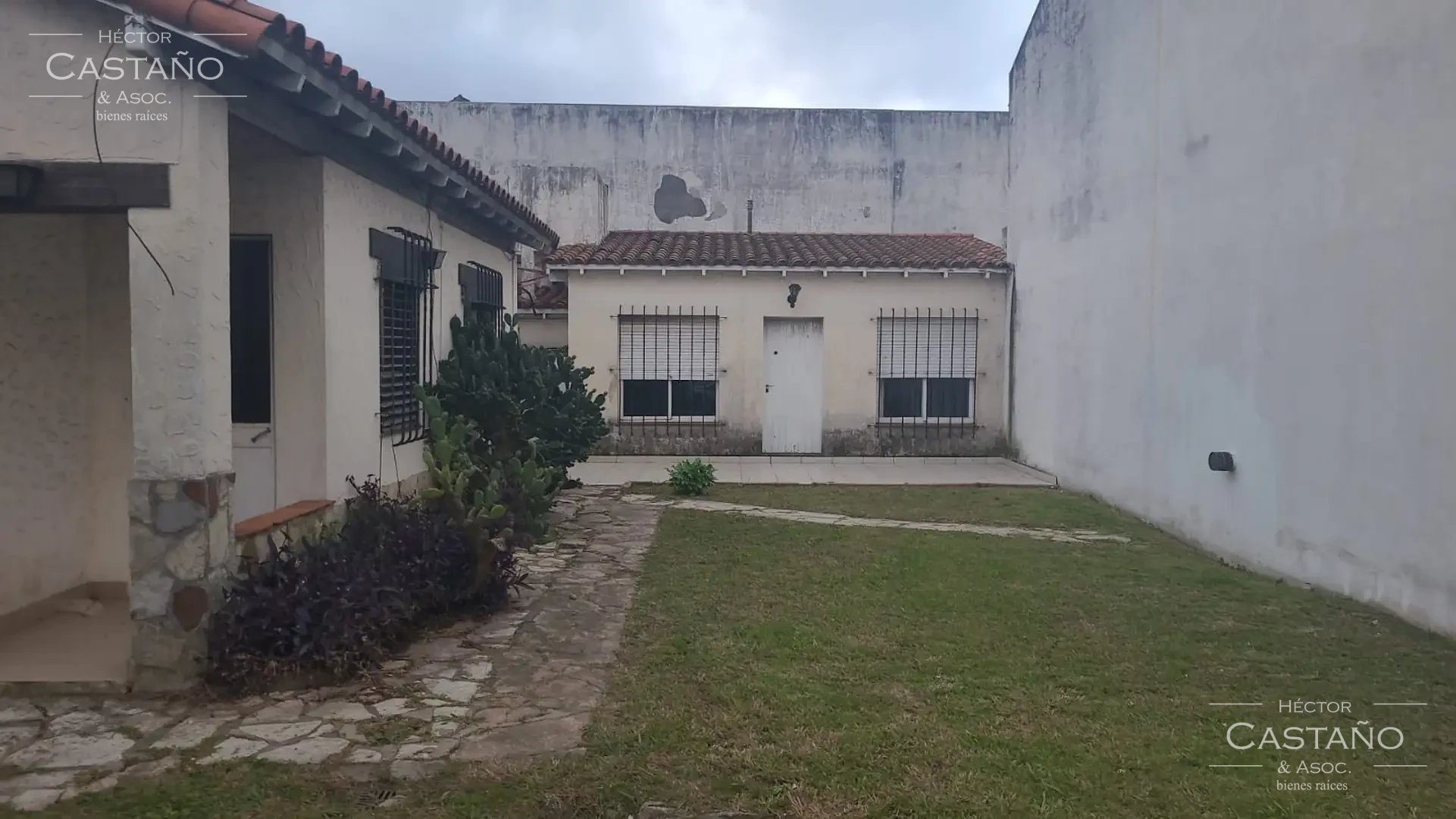 Villa Martelli - APTO para todo tipo de uso.- 3 ambientes - cocina y baño. Garage