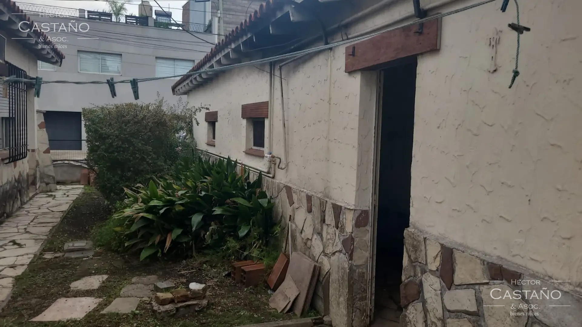 Villa Martelli - APTO para todo tipo de uso.- 3 ambientes - cocina y baño. Garage