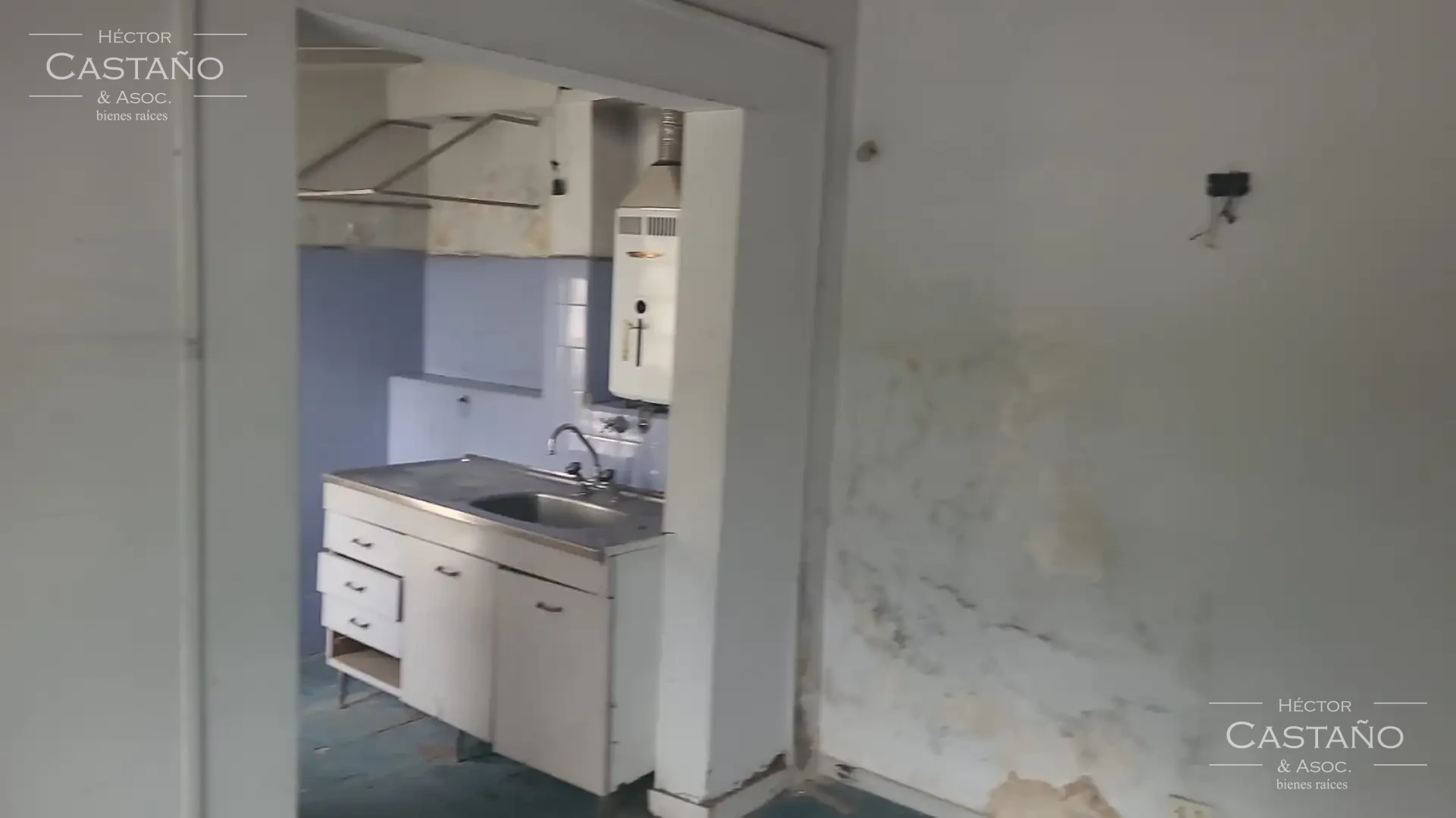 Villa Martelli - APTO para todo tipo de uso.- 3 ambientes - cocina y baño. Garage