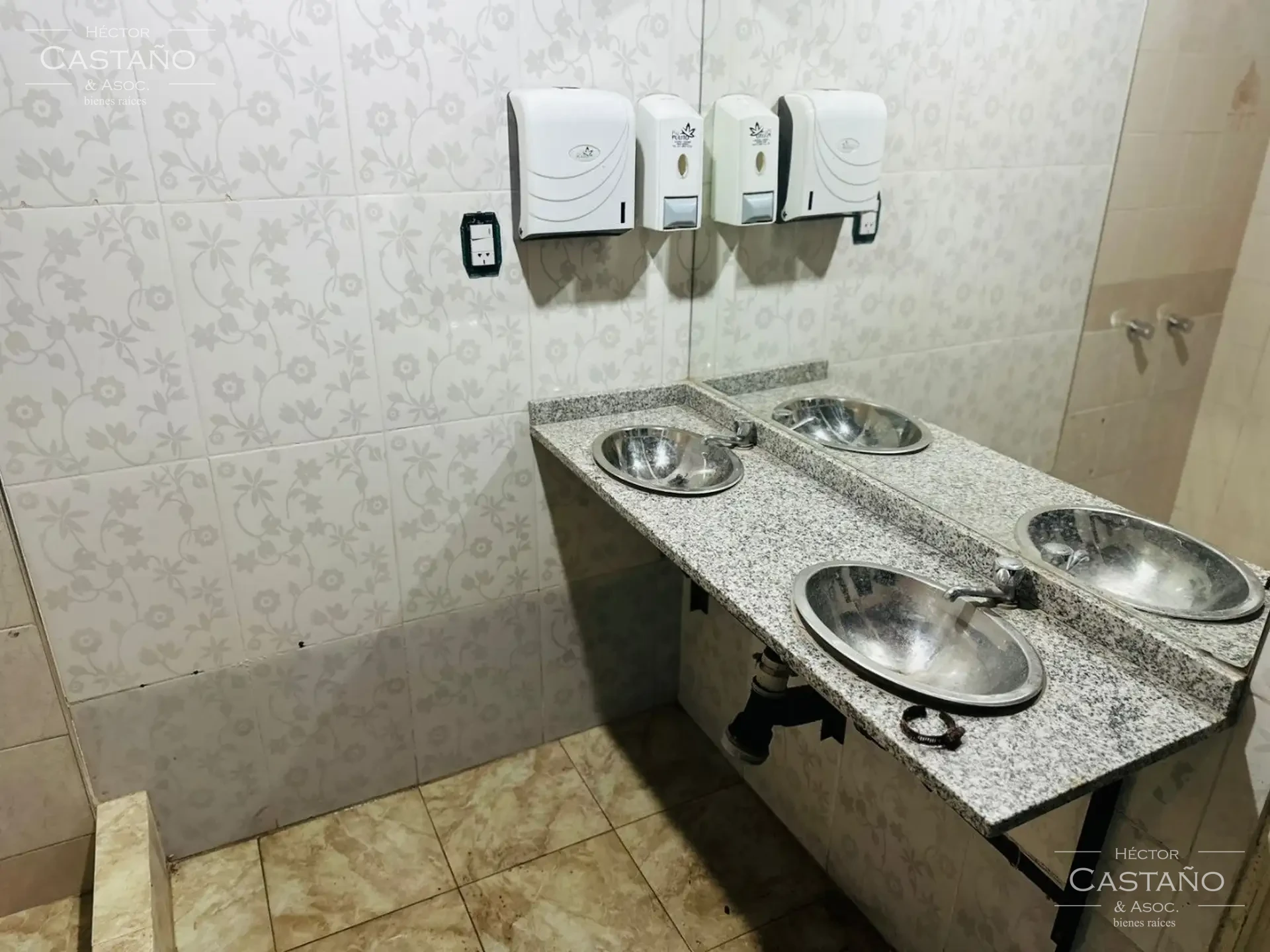 Departamento tipo PH de 1 ambiente todo electrico. Baño con ducha.