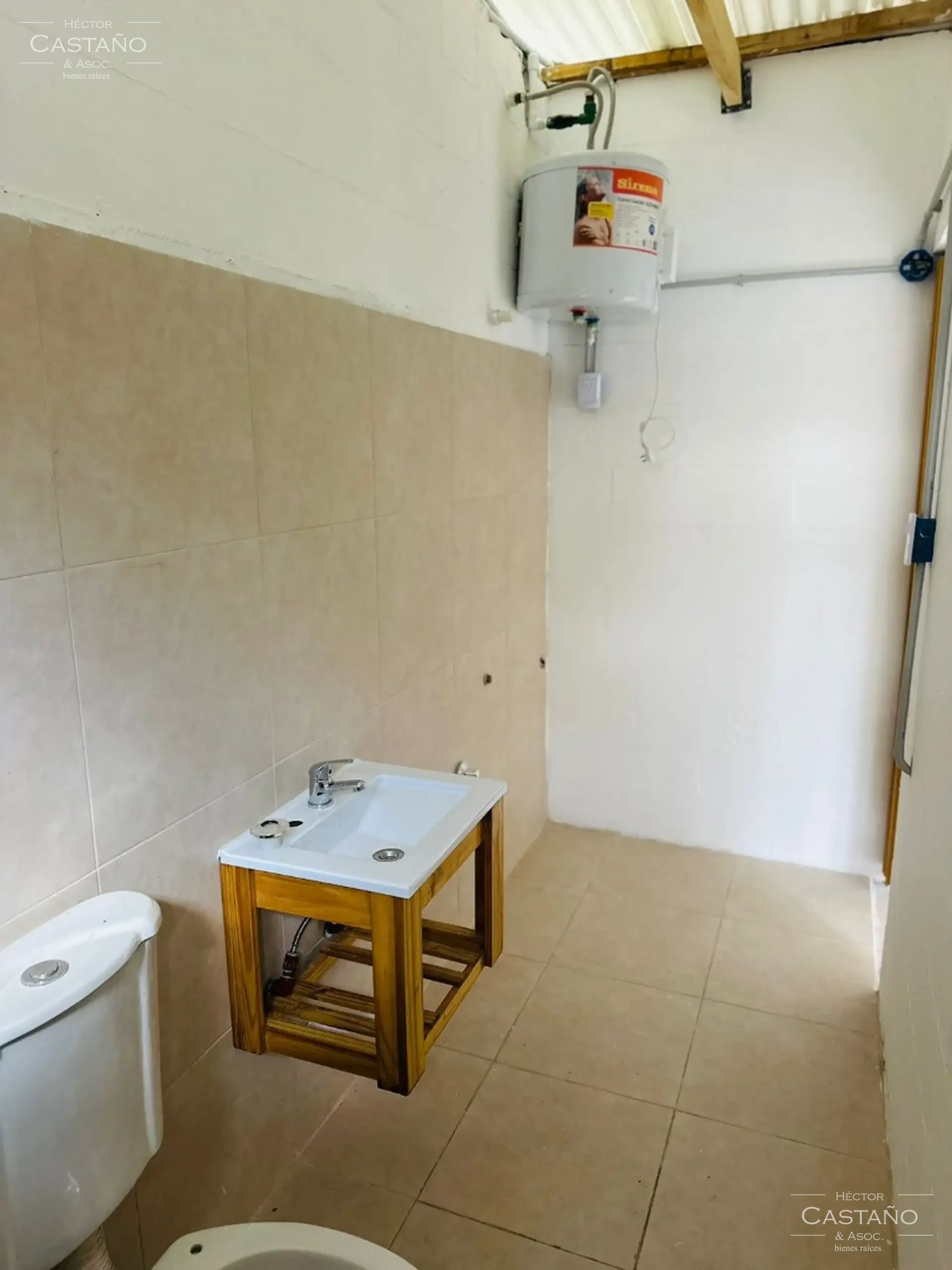 Departamento tipo PH de 1 ambiente todo electrico. Baño con ducha.
